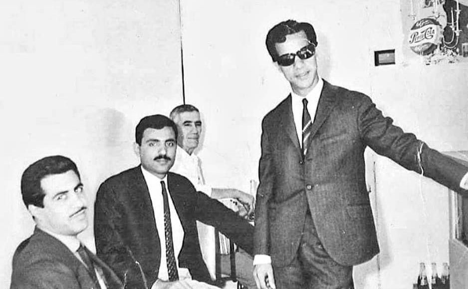 ( الصورة الملونة متحدثا عن الحارثي في نادي الصيد ، وفي الاسود والابيض على يميني زميلي الراحل مظهر عارف والى يساري الحارثي سنة ١٩٦٨ في مطعم ابي خالد مقابل الاذاعة)